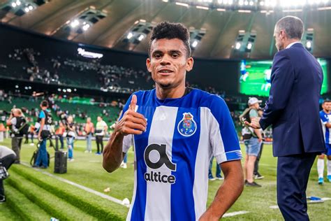 Se estima que fernando batista, entrenador argentino, presentará un equipo con mayoría de suplentes para evitar. Luis Díaz debutó con Porto - Futbol Hoy
