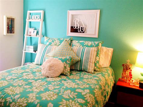 Decorating with flags is a popular way to add color in a dorm room. Pin by Decker Ross Interior Designs on Perfectly Sweet ...