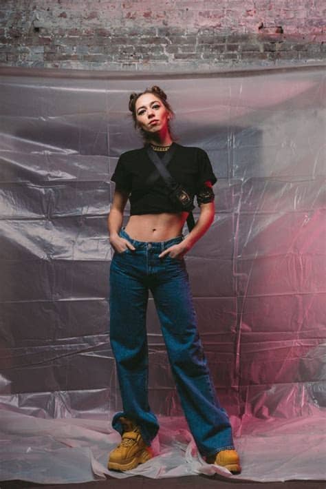 Flo windey is een online content creator die een paar vijzen mist. We Shot 7 Young Creatives in the Daily Paper x Havana Club ...
