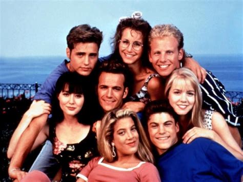 Сериал об американской молодёжи девяностых. 11 star che hanno recitato in Beverly Hills 90210 e che ...