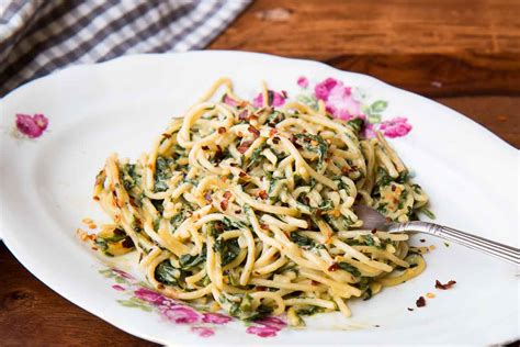 Cheese Spinach Spaghetti Verdi Pasta Roasted Garlic By Archana S Kitchen