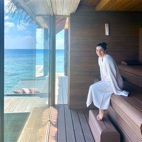 Samanthas Stunning Bikini Selfie From Maldives Sets Internet On Fire