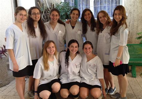 Us Jewish Teens Brave Rockets To Lend A Hand At Israeli Rehab Hospital Jewish World