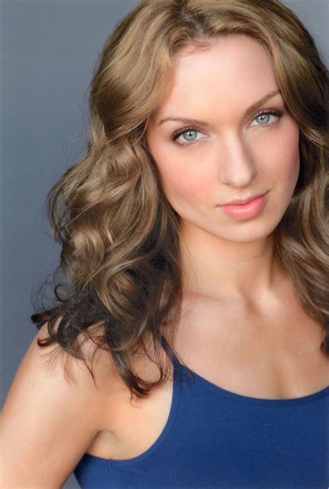 Chloe Tuttle (Charter commercial girl) | Beautiful face, Redheads, Curves