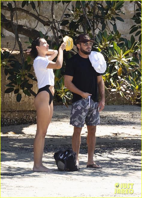 Zac Efron And Girlfriend Vanessa Valladares Enjoy A Beach Day Together In Rare New Photos Photo