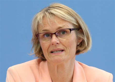 Bundesbildungsministerin Anja Karliczek Will Nationale Kraftanstrengung Für Bessere Bildung