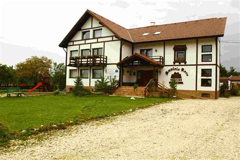 Now $64 (was $̶7̶9̶) on tripadvisor: Cazare la Pensiunea MUNTELE RECE | PENSIUNI VILE HOTELURI