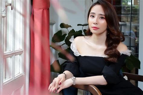 Tuổi giáp tý sinh năm 1924 năm nay 97 tuổi (dương lịch), tính cả tuổi mụ là 98 tuổi. Tìm hiểu về ca sĩ - diễn viên Quỳnh Nga sinh năm bao nhiêu?
