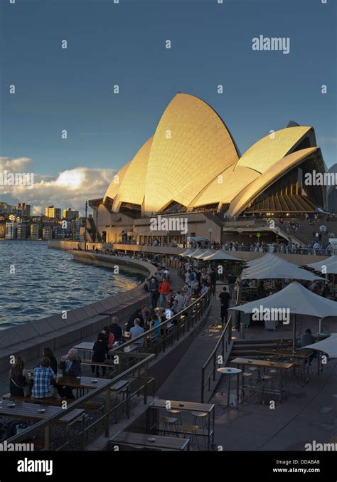 Dh Sydney Opera House Restaurants Sydney Australia Evening People