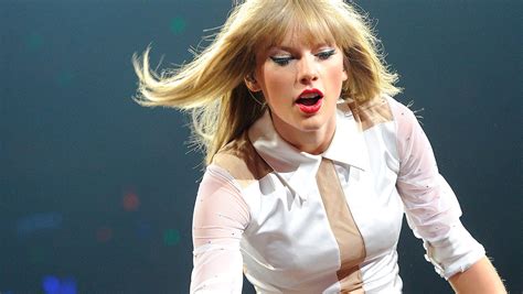 Taylor Swift Looks Forward To Winning Weekend