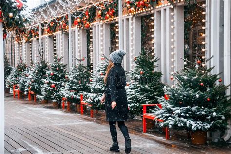Boxing day (uk) is the next day after christmas, when rich people give small presents in boxes to the servants, etc. Beautiful Russian Girl In A Cloud Day In Winter Clothes ...