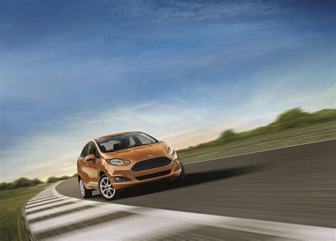2016 Ford Fiesta Images