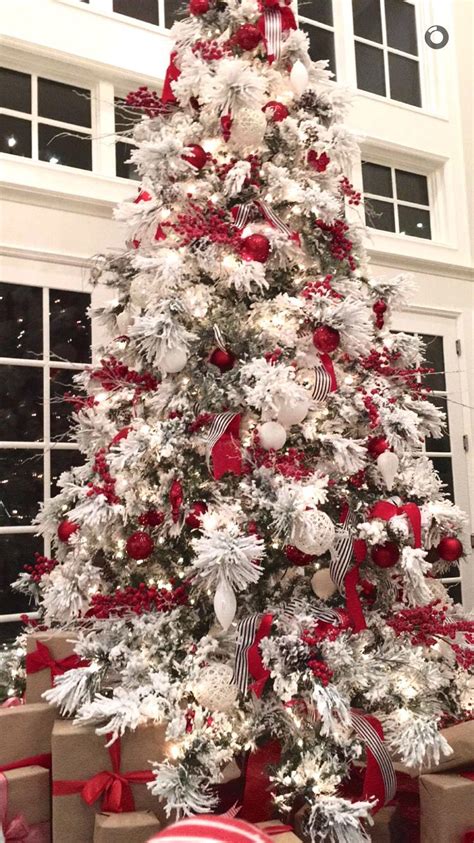 20 White Flocked Christmas Tree Decorating Ideas