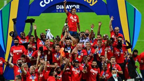 Fanática de jhonny rivera se coló en una de sus fiestas, tomó y bailó con varios artistas Copa Colombia BetPlay 2021: cuándo es, formato, calendario ...