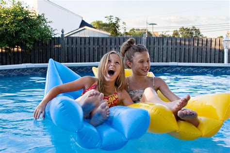 3 Great Tips For Throwing Your Own Pool Party Sunrise Premiere Pool Builders Llc