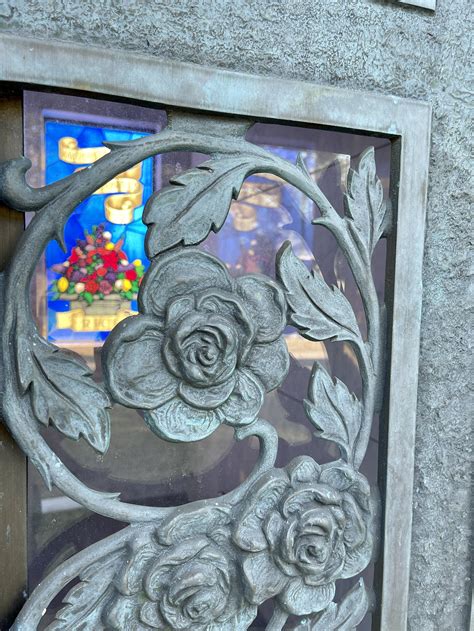 Anne Rices Tomb In New Orleans — Red Sash Tours