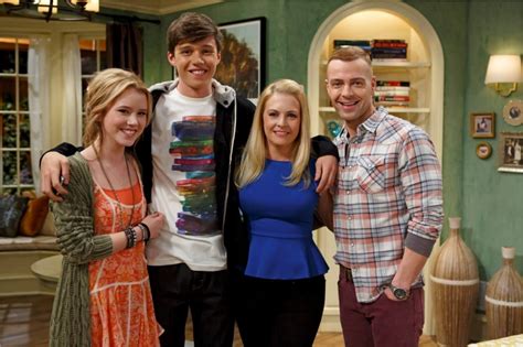 The Cast Of Melissa And Joey Melissa And Joey Melissa Joan Hart Nick