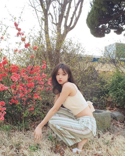 Check Out Oh My Girl Yooa S Sexy And Beautiful Photos Kpopstarz