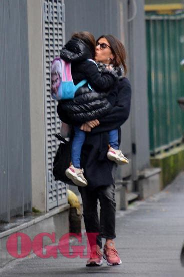 La bella conduttrice si rilassa senza figlia, senza fidanzati, come lei stessa rivela in esclusiva a oggi. Bianca Guaccero innamorata della figlia Alice: spesa, coccole e abbracci FOTO