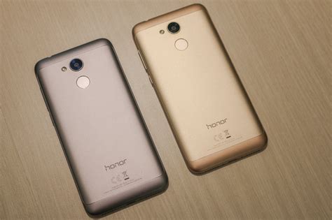 And if we talk about the dimensions of the phone is 143.7 x 71 x 8.2 mm and a weight is 143 grams. Photo gallery: honor 6A Pro - HardwareZone.com.my