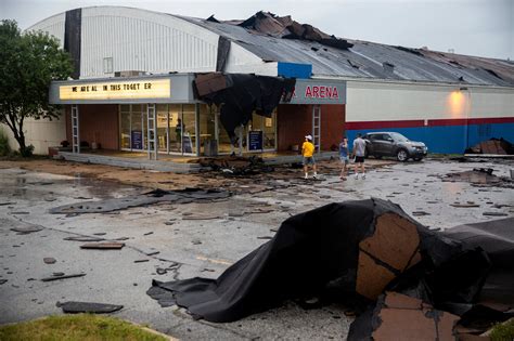 Reported about 18,500 of its indiana customers were still in the dark. Unusual 'Derecho' Storms Rip Through Midwest - The New ...