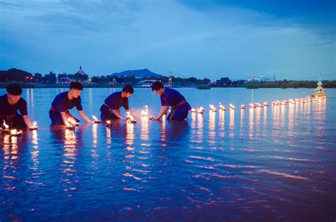 Celebrate Loi Krathong In Tak Province 1000 Floating Lanterns 2017