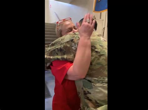 Soldier Surprises Mom With Roses After Returning From Deployment In Africa Welcome Home Blog