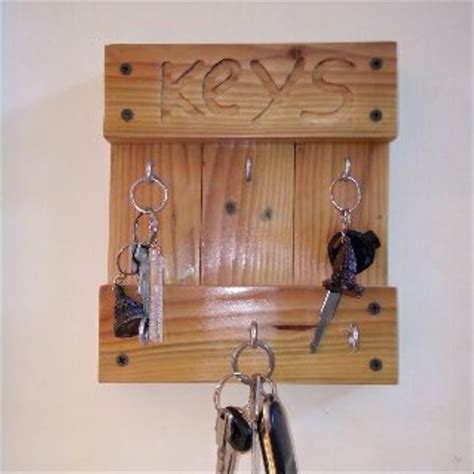 Jangan lupa gunakan hanger yang terbuat dari material kayu untuk melengkapi desain kamarmu! Jual Rak gantungan kunci kayu Jati Belanda di lapak Sigma ...