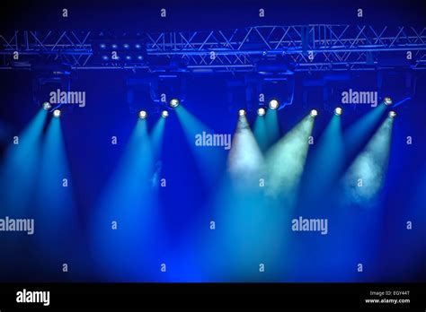 Blue Stage Lights Fog Concert Hi Res Stock Photography And Images Alamy