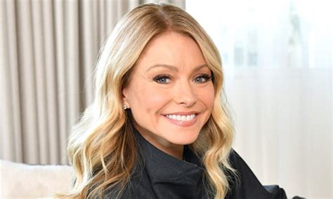 Kelly Ripa Shares Astonishing Detail About Her Secret Pregnancy Hello