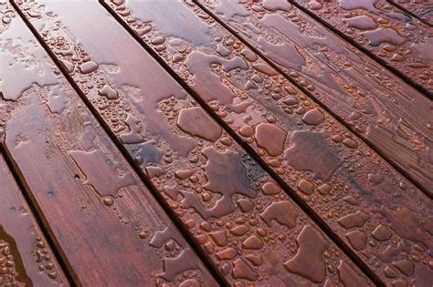 Welches holz für welchen verwendungszweck? welches-holz-terrasse-tipps-garapa.tropenholz-ehotisch-toz-braun | Welches holz für terrasse ...