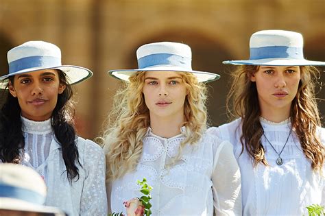 Picnic At Hanging Rock X Recensione Forzature