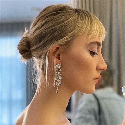 Saoirse Ronan S Micro Bangs And Twisted Chignon Behindthechair Com