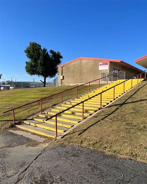 College Heights Elementary School 28 Stair Rail Findskatespots