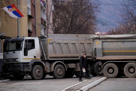 Kosovo Serbs Will Remove Barricades That Triggered Tensions