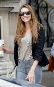 Nadine Coyle Highlights Her Toned Figure In Skinny Jeans Daily Mail