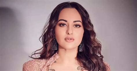 Trending News Warrant Issued Against Sonakshi Sinha In 4 Year Old Case Orders To Appear In