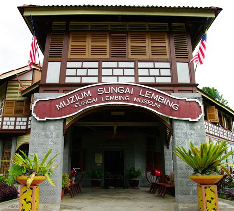 Di balik berdirinya bangunan tersebut, ada sejarah yang menarik juga bisa menjadi bahan edukasi dan ilmu pengetahuan lho, toppers. 9 Tempat Menarik Di Pahang - TinHijau