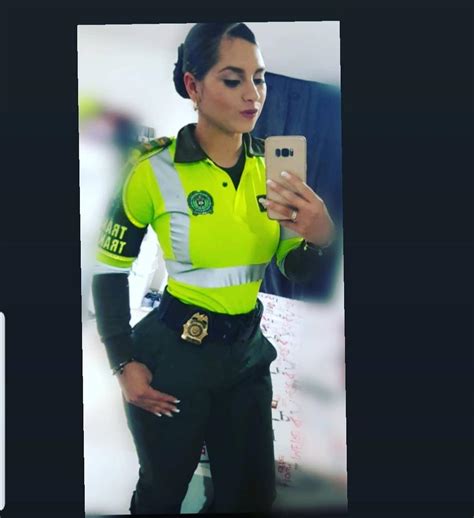 Instagram La Polic A Colombiana Con M S De Mil Seguidores Publi Peru G