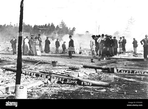 People Viewing Aftermath Of Fire At Seaside Oregon Stock Photo Alamy