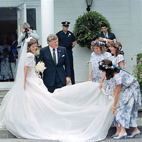 16 Unforgettable Photos From Vogue Weddings Kennedy Wedding Dress Caroline Kennedy Wedding