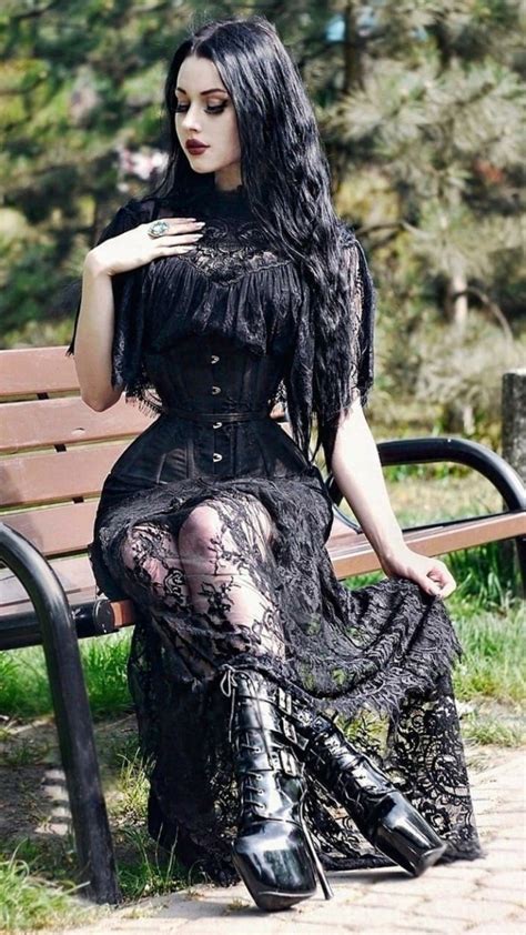 Pin By Adnan Ottmir On Contesa Gothic Outfits Goth Skirt Hot Goth Girls