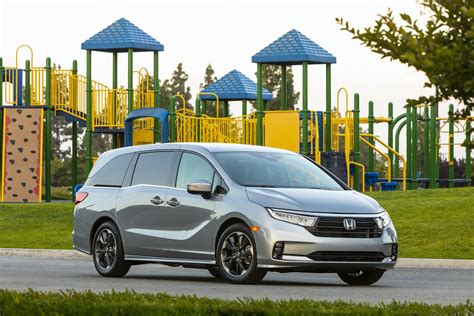 2021 Honda Odyssey Minivan Starts At 32910 Touring Trim Drops 2560
