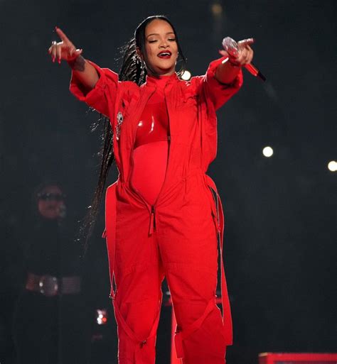 Rihanna Reveals Shes Pregnant With Her Second Child During Sky High
