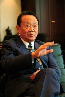 Tan sri robert kuok and several other business tycoons have retained their positions in the latest forbes malaysia rich list, despite a dent in their nett value due to a slump in oil prices and the ringgit. biography entrepreneur: TAN SRI ROBERT KUOK