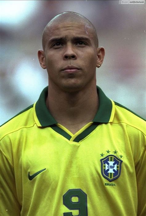 Ronaldo olmak, efsane olmanın tam ve yine ronaldo olmak, brezilyalı efsaneleri kendine idol almaktı. Ronaldo Nazario | Ronaldo fenomeno, Seleção brasileira de ...