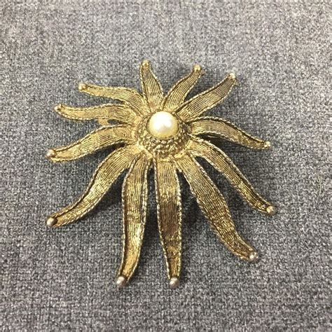 Pretty Floral Brooch By Ajc Marked On The Back It Is Goldtone With A