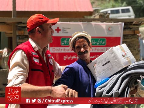 پاکستان ہلال احمر کے پی کے کی جانب سے چترال میں سیلاب متاثرہ خاندانوں میں امداد کی تقسیم کا عمل