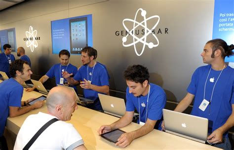 Steve Jobs initially thought the Genius Bar was 'idiotic', former Apple