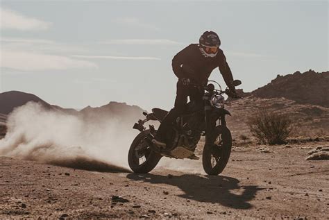 Ducati mừng chiến thắng tại giải đua Mint 400 bằng Scrambler Desert